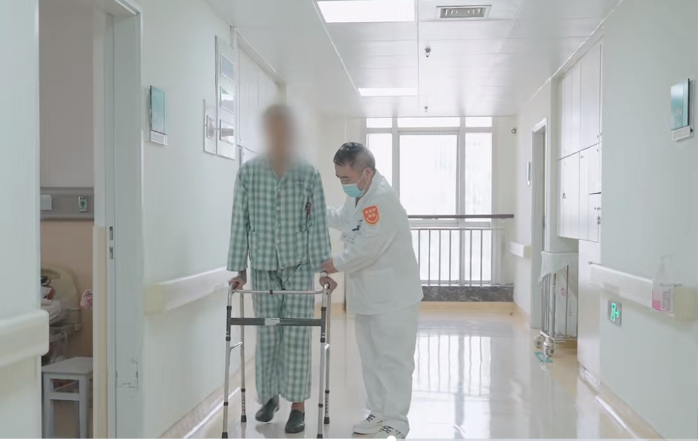 无陪护病房——协助康复锻炼