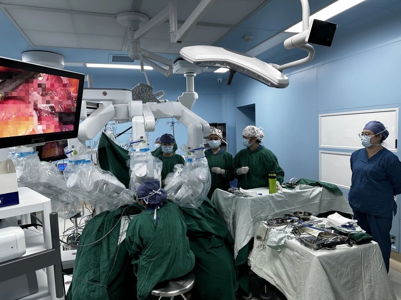 全省首例！国产机器人“巧手”重塑盆底，她十年坠痛终得解脱