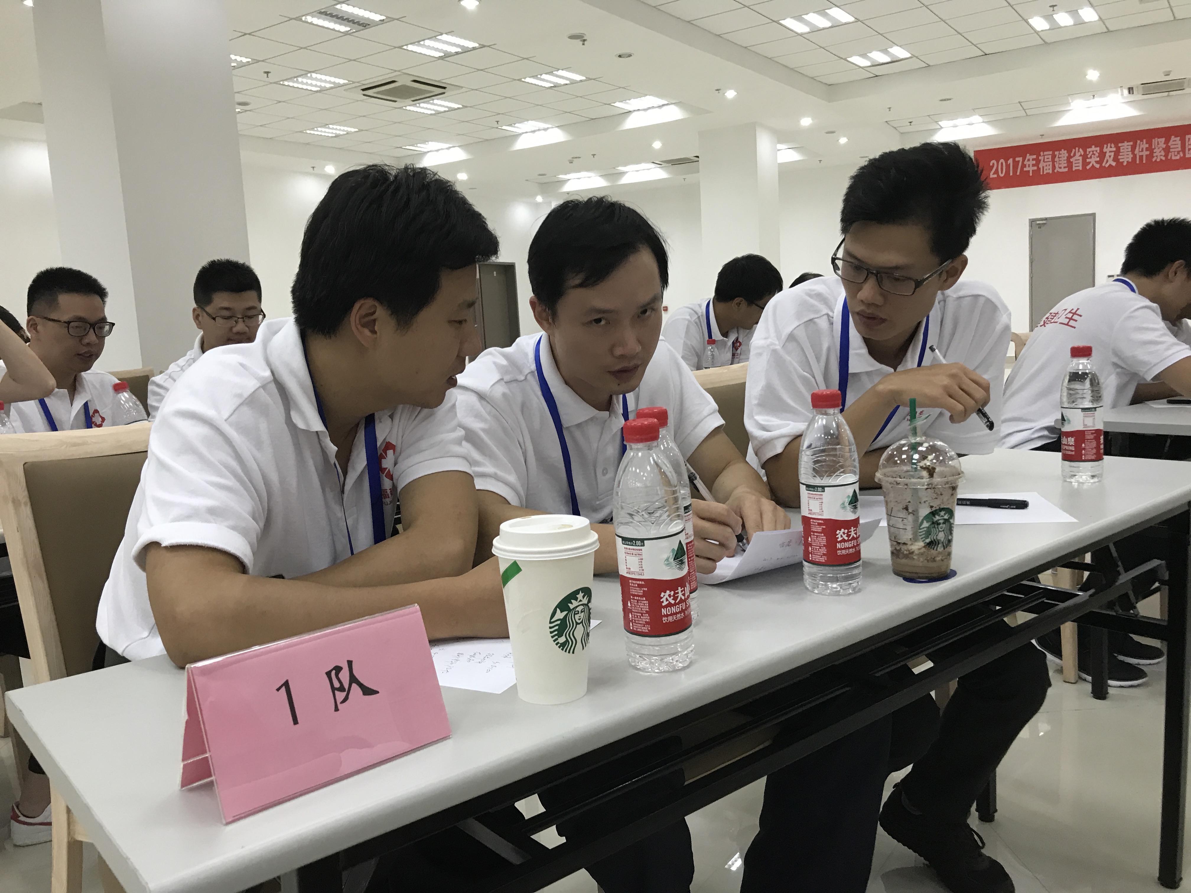 省立团队在参加桌面推演的竞赛.jpg