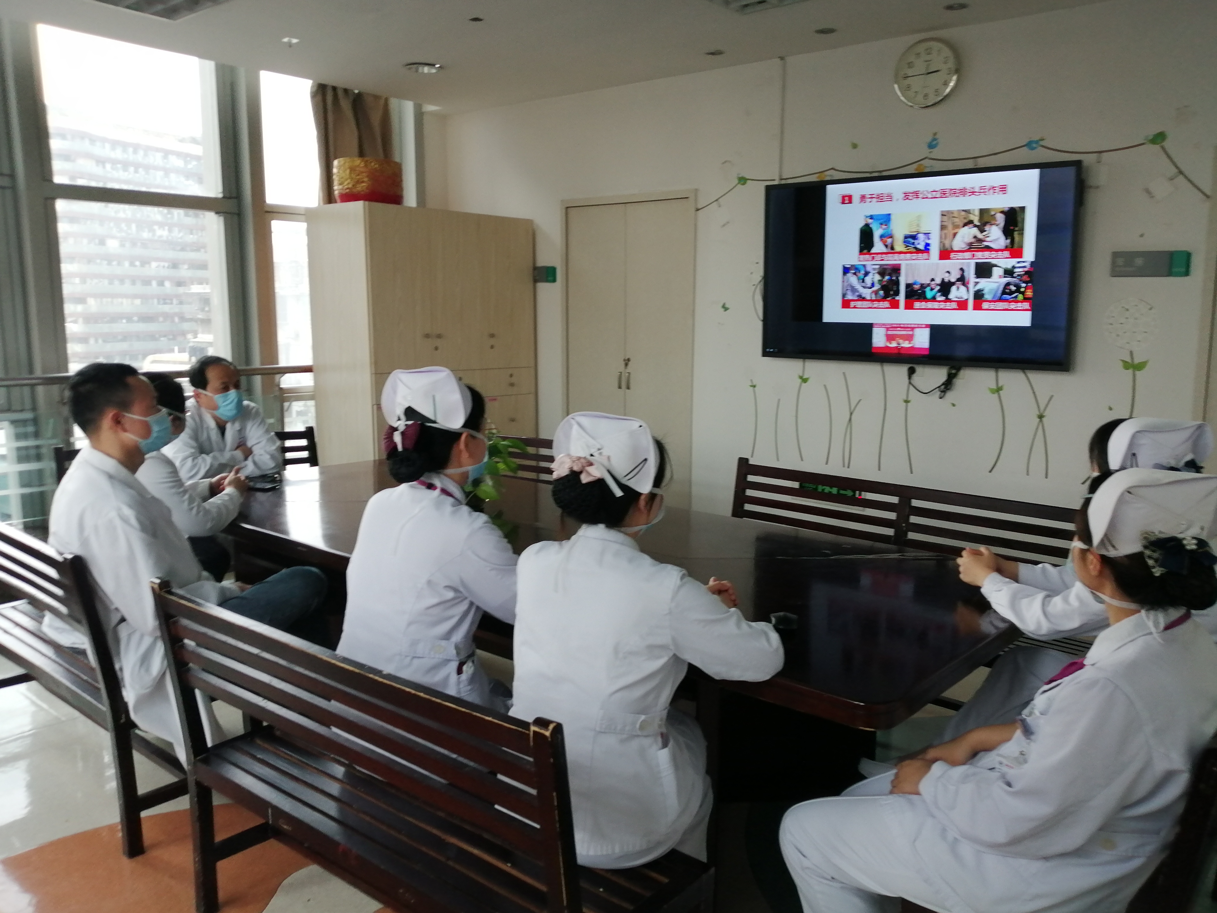 5-4全院职工通过直播同步收看.jpg