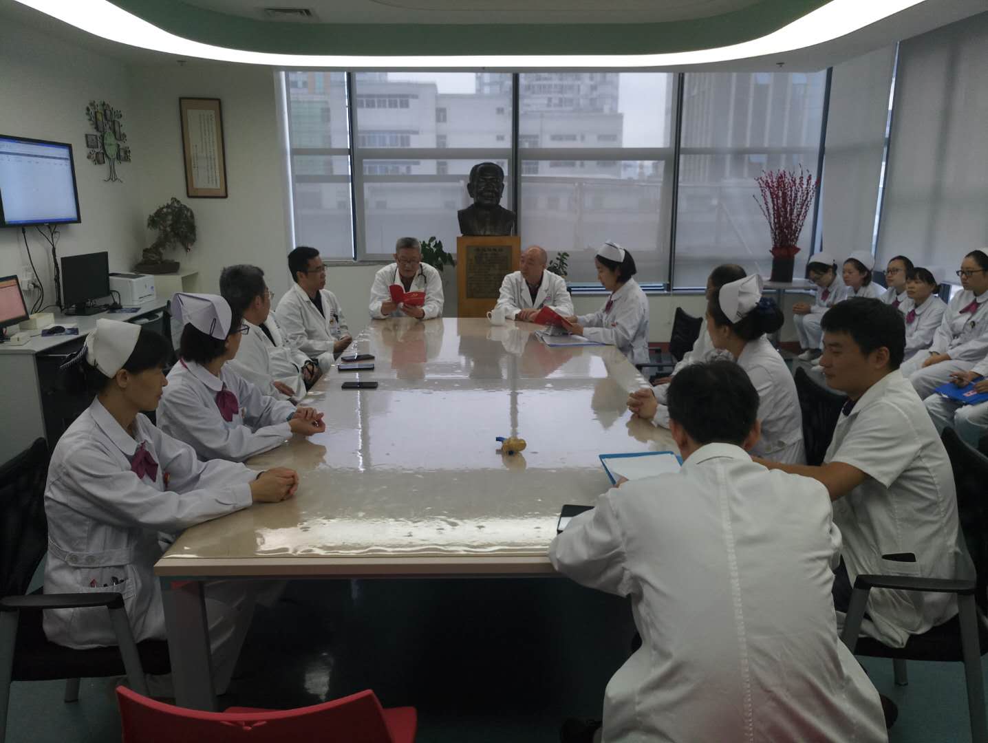 8心外科支部开展《条例》学习.jpg