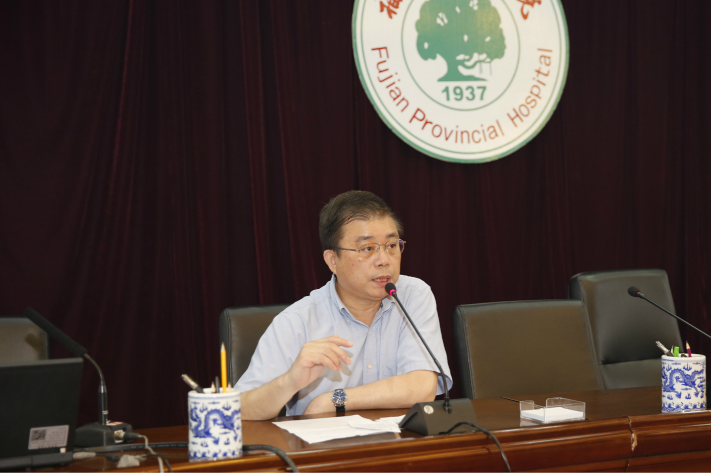 游振辉副院长主持会议图片_meitu_2.jpg