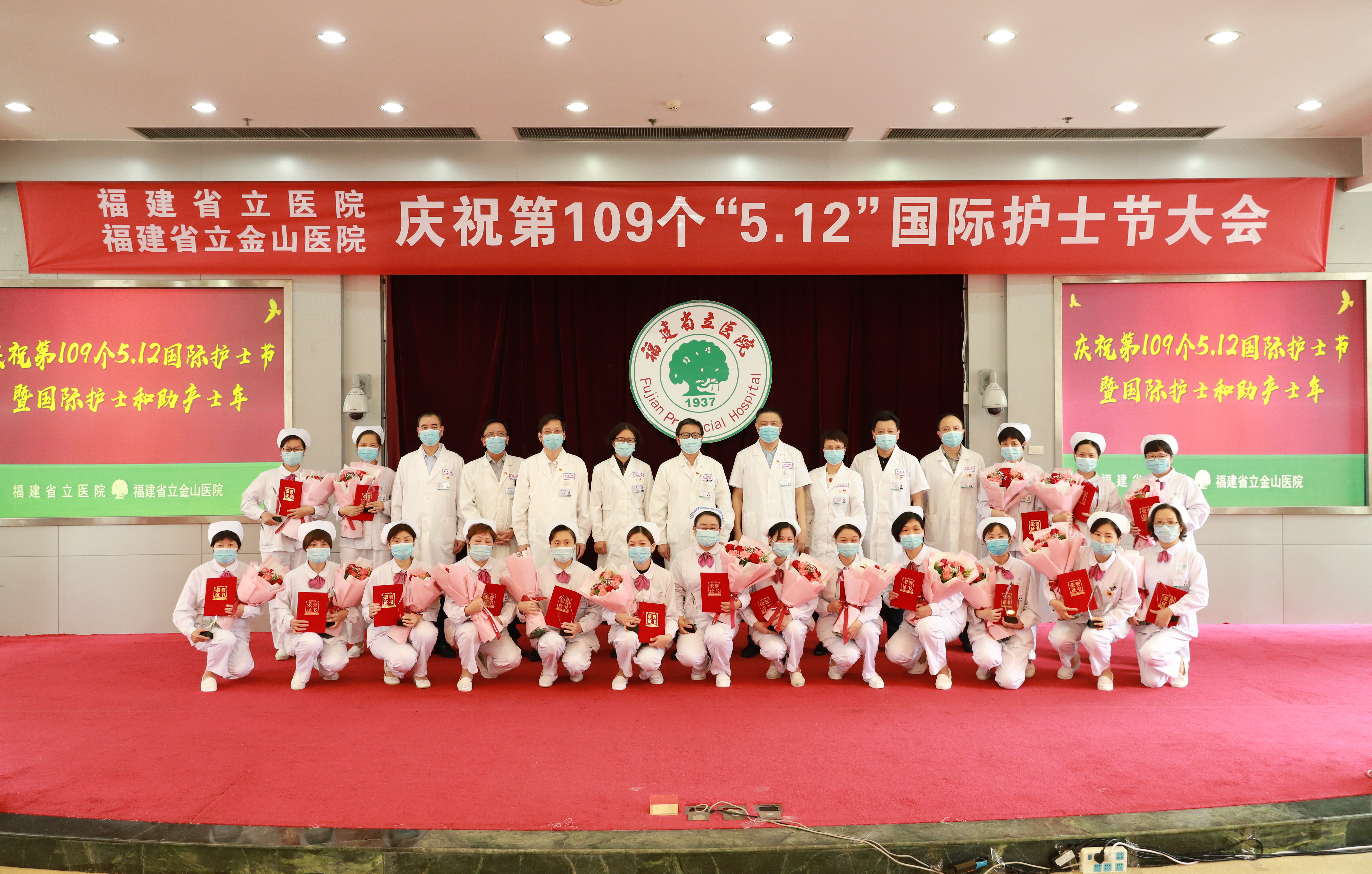3大合影2.jpg