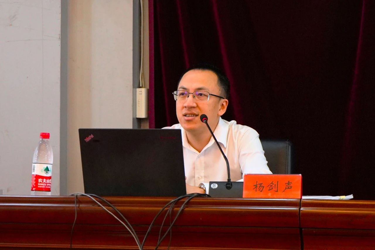 讲座1.jpg