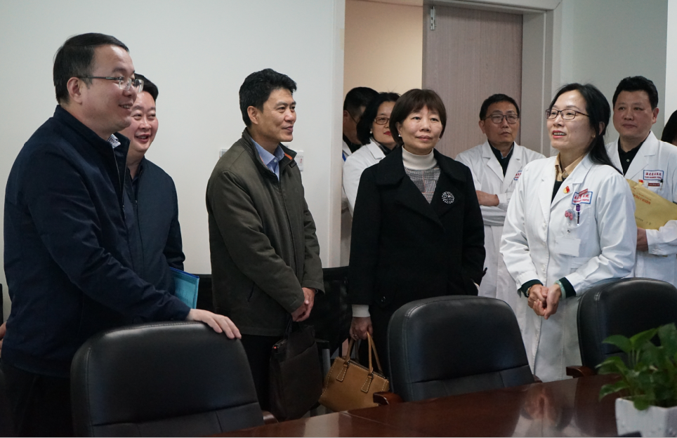 校领导一行实地考察老年医学教研室.png