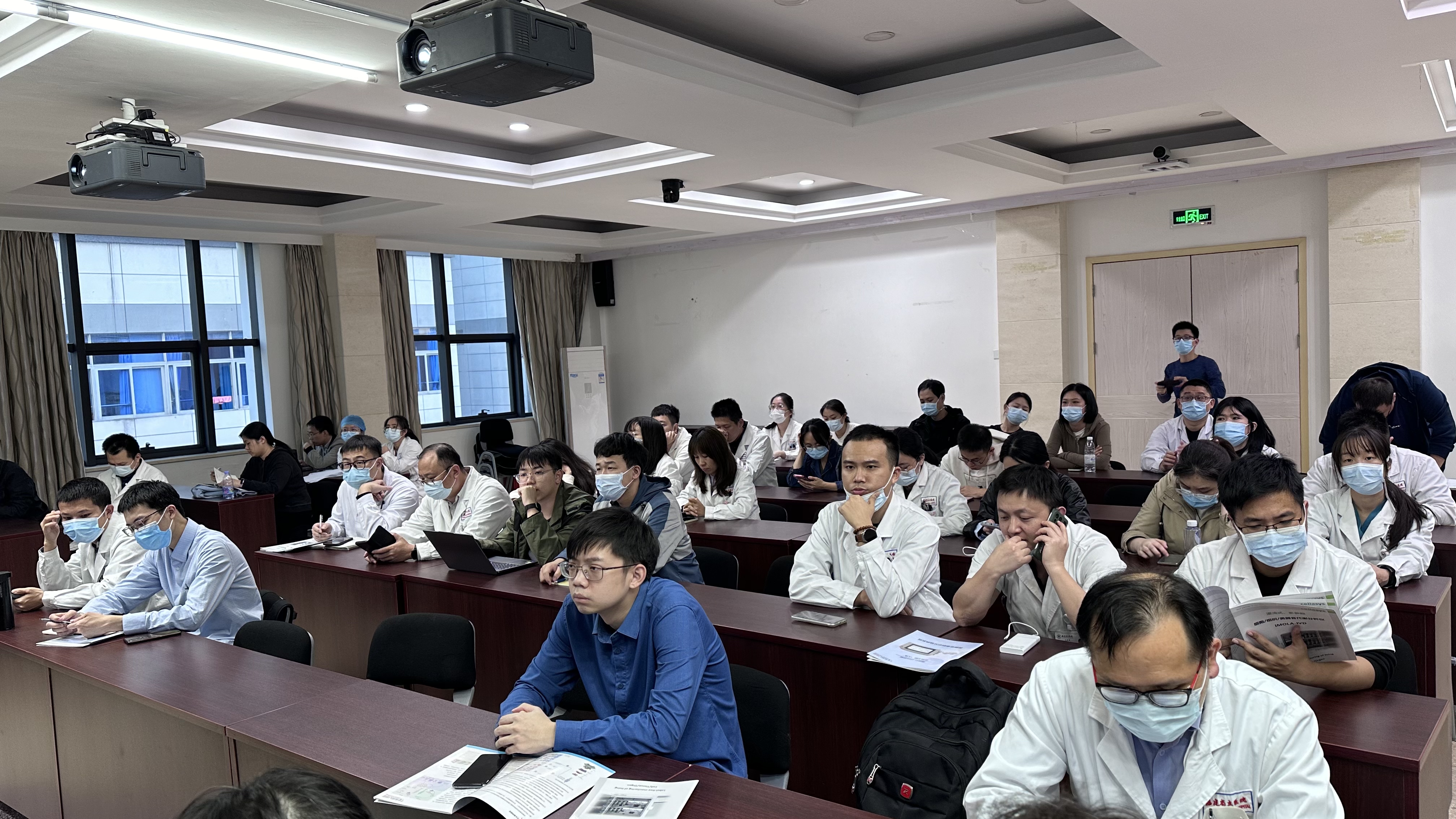 现场观众.jpg